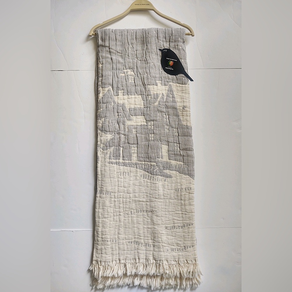 🎁Piscatextil Holiday Throw Blanket - Neutral Gray Holiday Village & Sleigh